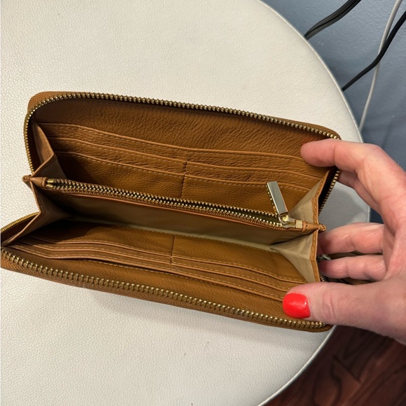 TORY BURCH WALLET BAG ZIP AROUND BROWN PEBBLED LEATHER GOLD HARDWARE - Picture 6 of 9